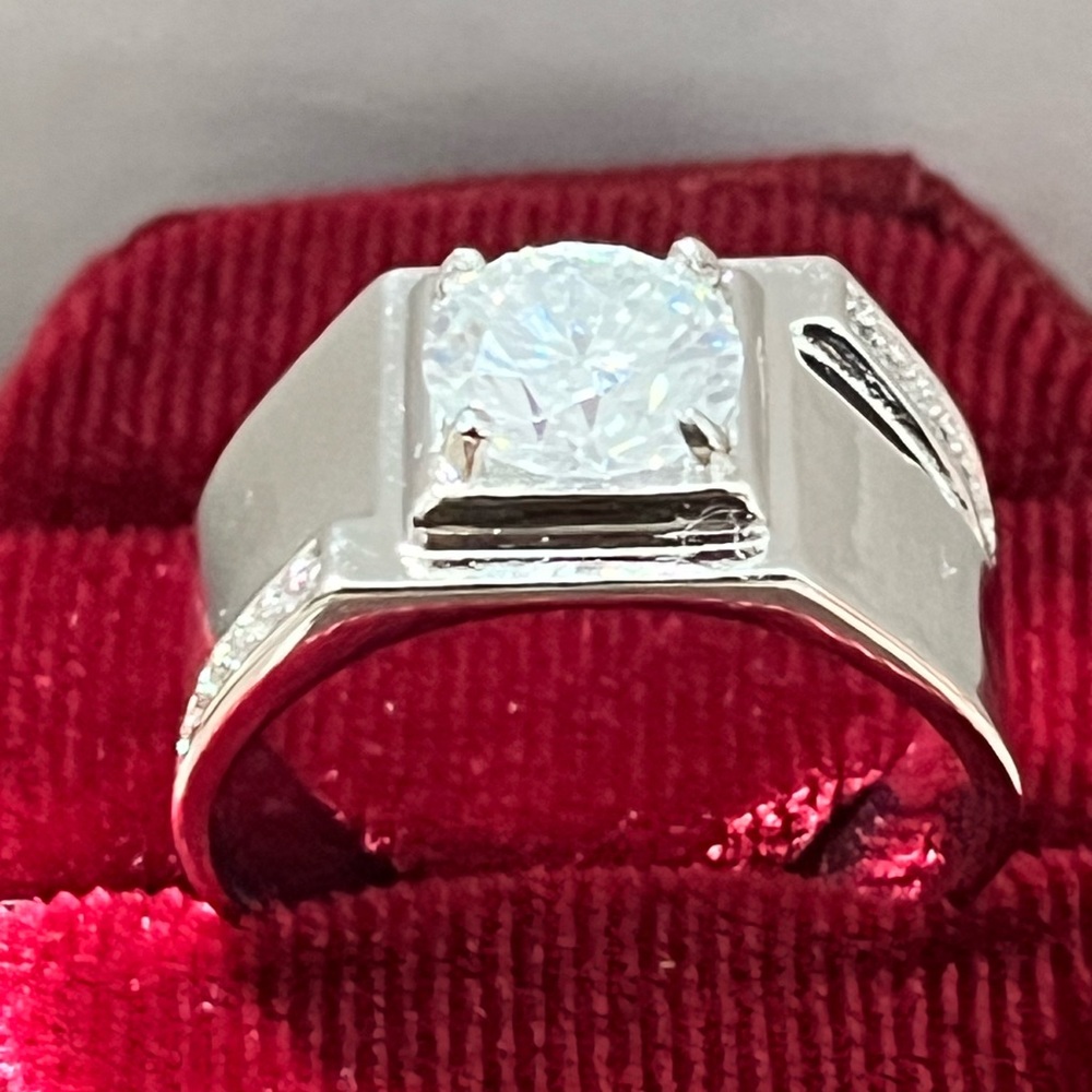 Elegant 2.0ct Silver Men's Ring